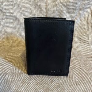 Brand new! Men’s Fossil Leather Wallet!!